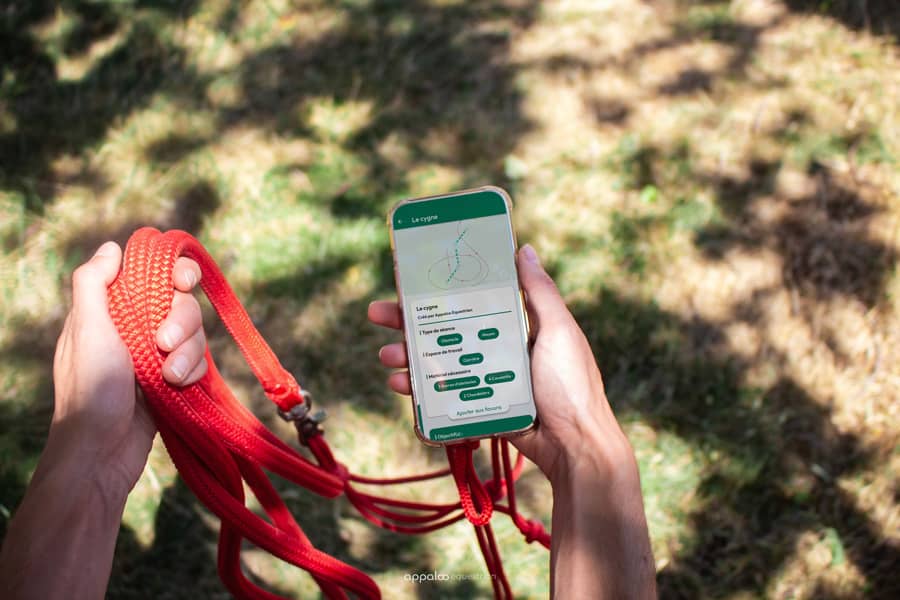 visuel application appaloo equestrian equitation dans les mains d'un cavalier